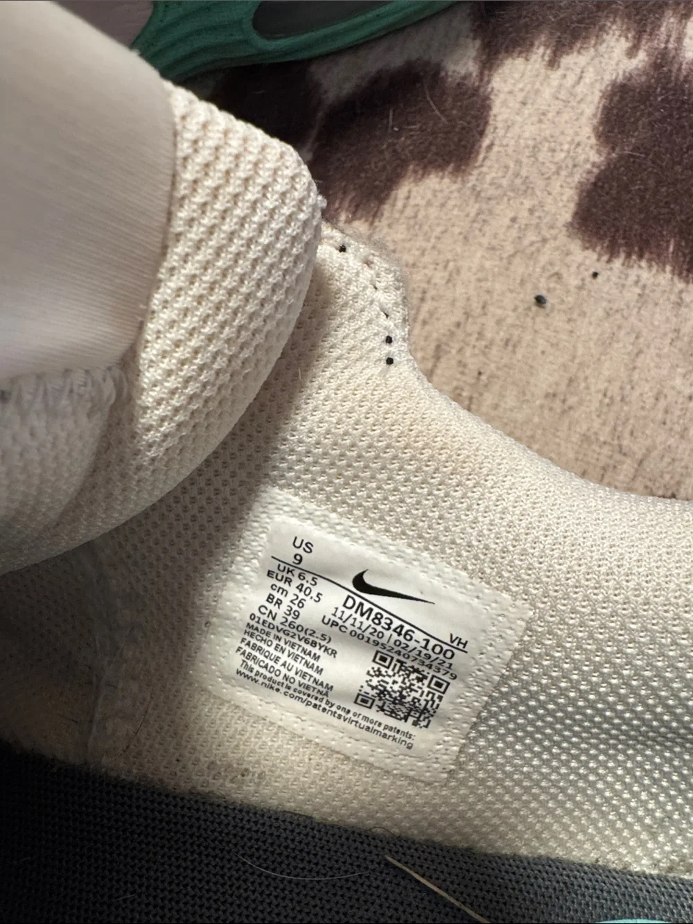 Nike lightweight sneakers